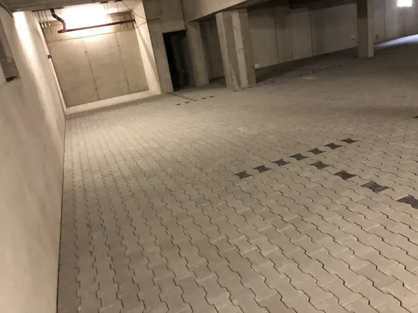 Pflaster in der Tiefgarage – Frankfurt